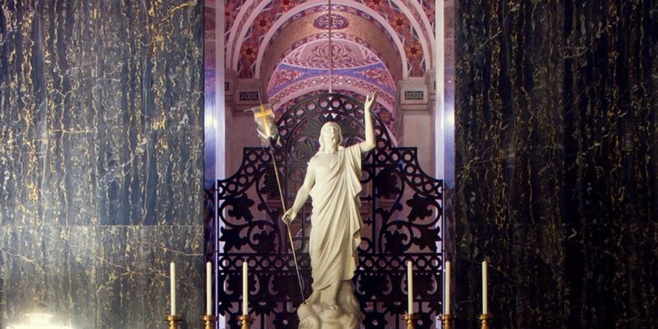 Cathedral Basilica Of Saint Louis   All Souls Chapel   Full Altar